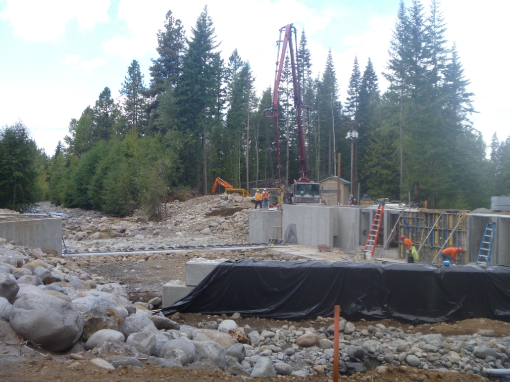 The Obermeyer weir is installed.  Construction continues on the diversion structure